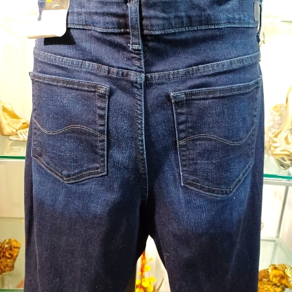 New Lee  Straight Legs Relaxed Fit Blue Jeans, Size 18 Long - Picture 12 of 16